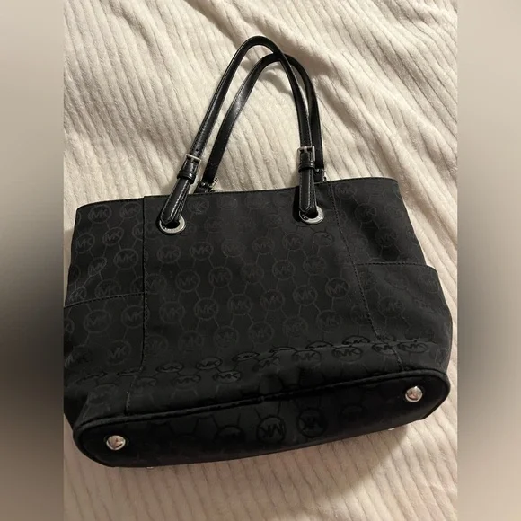 Black MICHAEL Kors Jet Set Tote Bag with Signature Canvas Print - Picture 7 of 16